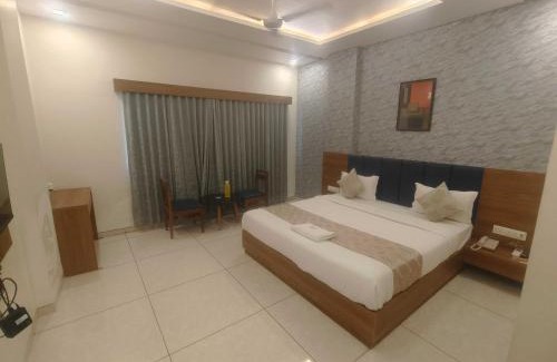 Panch Mahals District Hotel | Hotel O Grand Ekta