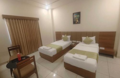 Panch Mahals District Hotel | Hotel O Grand Ekta