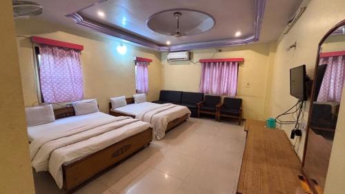 Ambaji Hotel | Hotel O Green Park