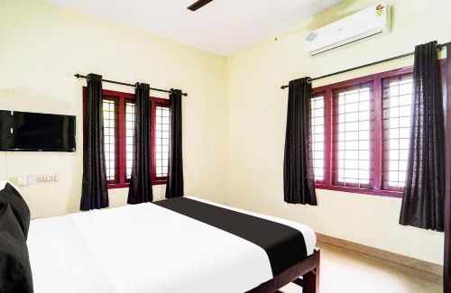 Kumbalam Hotel | Hotel O Nettoor Near Lakeshore Hospital