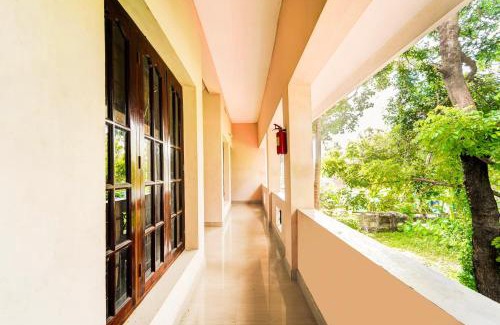 Kumbalam Hotel | Hotel O Nettoor Near Lakeshore Hospital