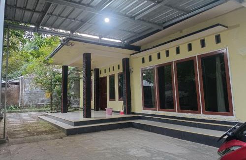 Mataram Hotel | Hotel O Penginapan Annisya Near SMA Negeri 2 Mataram