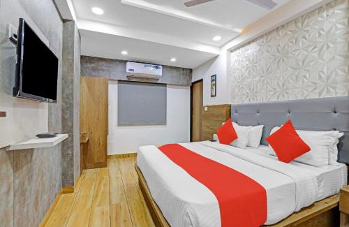Navrangpura Hotel | Hotel O R S Palace