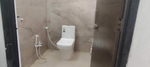 Sanwer Hotel | Hotel O Sangam Gardan