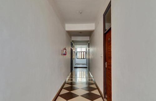 Gomti Nagar Hotel | Hotel O SMS
