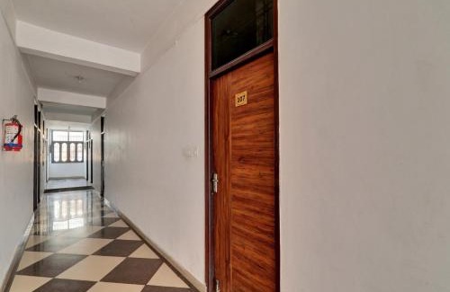 Gomti Nagar Hotel | Hotel O SMS
