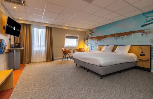 Oud-Loosdrecht Hotel | Hotel on the Lake with Marina Access, Nature Walks and Fresh Cuisine