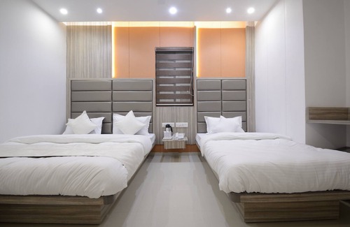 Ahmedabad City Centre Hotel | Hotel One up