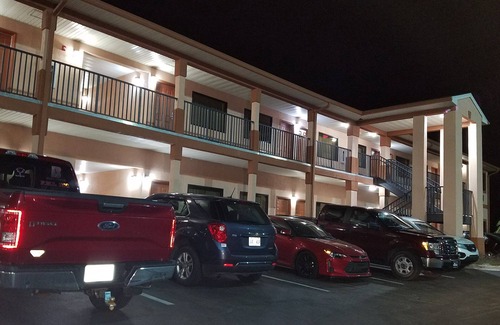Midway Apartment | Hotel owner's suite furnished, Tallahassee West