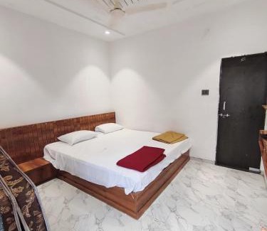 Pandharpur Hotel | Hotel parbramha