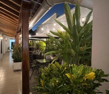 Santa Cruz de Mompox Hotel | HOTEL PLAZA BOLIVAR MOMPOX ubicado en el centro histórico con parqueadero interno