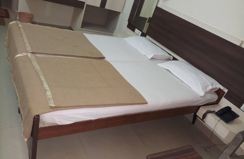 Kamalapur Hotel | Hotel Priyadarshini Classic