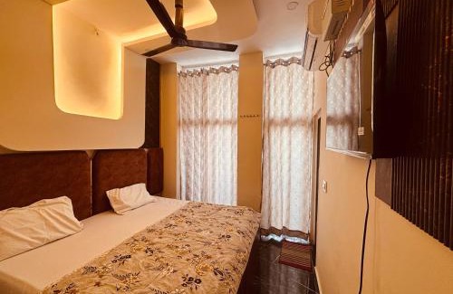 Mathura Hotel | Hotel Radha Madhavam Luxurious Boutique Stay