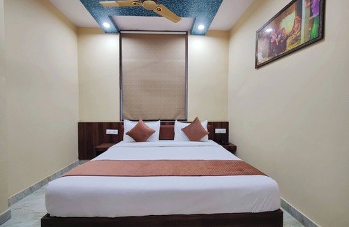 Sindhi Camp Hotel | Hotel Ratan Palace by Evara