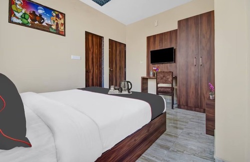 Sindhi Camp Hotel | Hotel Ratan Palace by Evara