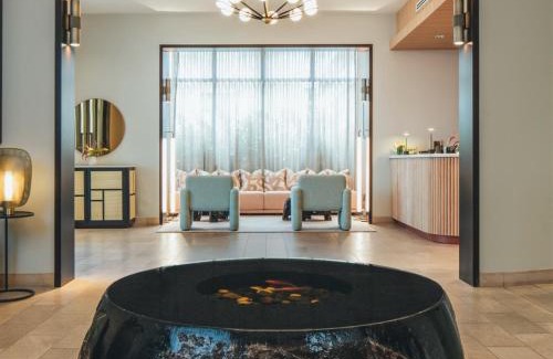Waikiki Hotel | Hotel Renew