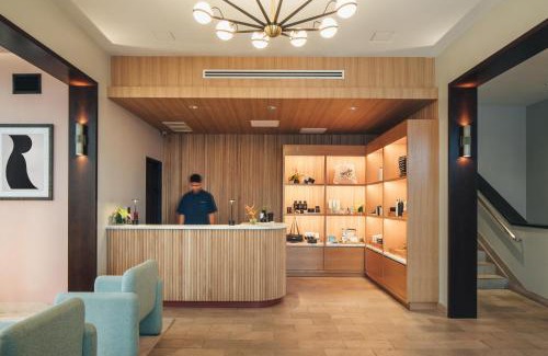 Waikiki Hotel | Hotel Renew