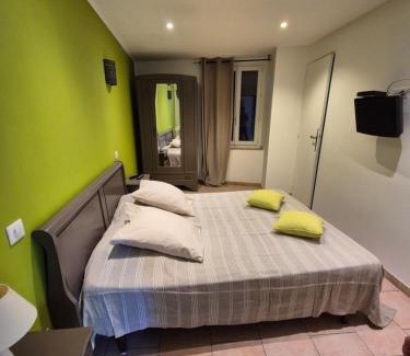 Sillans-la Cascade Hotel | Hotel restaurant les pins