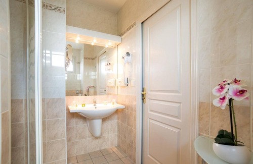 Doue-la-Fontaine Hotel | Hotel Restaurant Auberge de la Rose