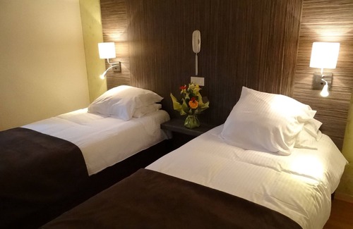 Castera-Verduzan Hotel | Hotel Restaurant des Thermes