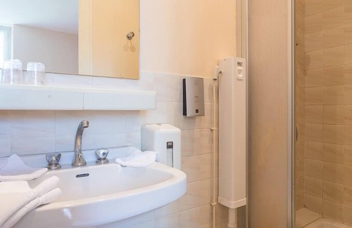 Etauliers Hotel | Hotel Restaurant Platanes