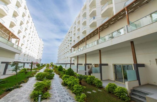 Corniche Road-Dahar Hotel | Hotel room Scandic Resort