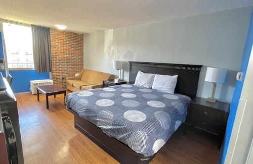 Nashville Hotel | Hotel Room With King size Bed