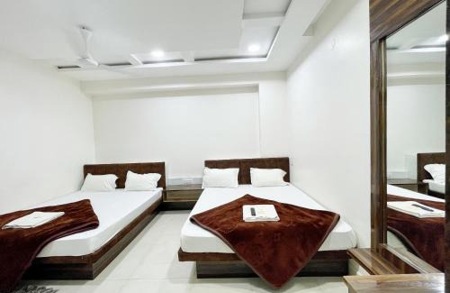 Ujjain Hotel | Hotel S H A L I M A R ! UJJAIN, Near Mahakal Temple & Railway station,Fully Air conditioned Rooms with Wifi And Parking, , BEST HOTEL IN UJJAIN