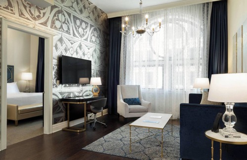 Downtown St. Louis Hotel | Hotel Saint Louis, Autograph Collection