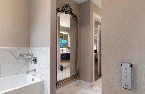 Downtown St. Louis Hotel | Hotel Saint Louis, Autograph Collection