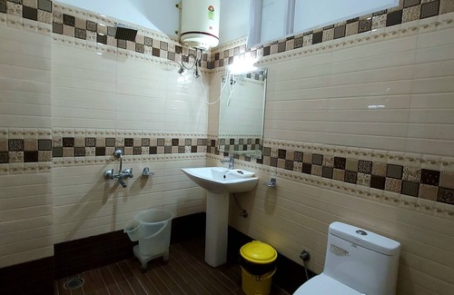 Shamshi Hotel | Hotel Sarla Regency