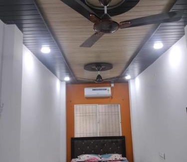 Ujjain Bed & Breakfast | Hotel Shiv Sneh