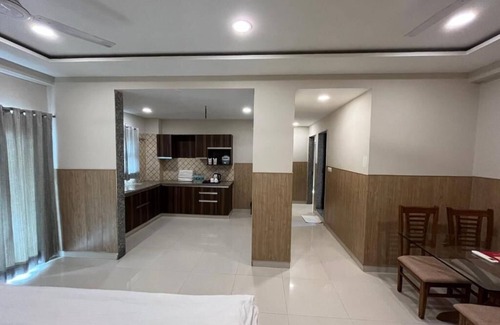 Vrindavan Hotel | Hotel shri Radha Nikunj