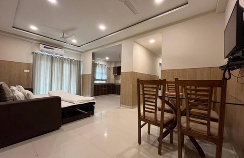 Vrindavan Hotel | Hotel shri Radha Nikunj