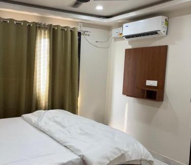Vrindavan House | Hotel Shri Ram Gopal Seva Dham