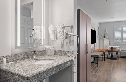 San Bruno Hotel | Hotel Skye SFO