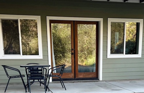 Kaweah House | Hotel-Style Retreat on private property - Sleeps 4