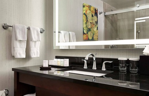 Friendship Heights Hotel | Hotel Suite near American University | Indoor Pool | EV Charging | 4 Units