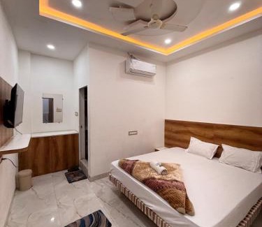 Ujjain Hotel | Hotel Tathaastu Palace