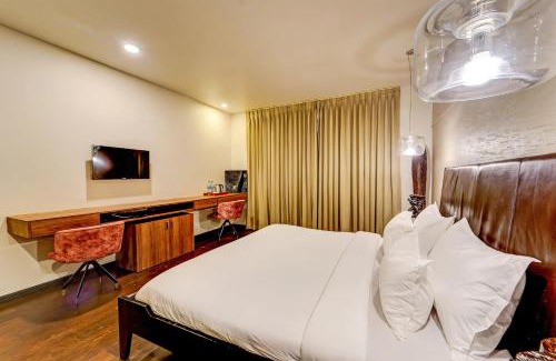 Thousand Lights West Hotel | HOTEL THE SLATE Near APOLLO HOSPITAL & US EMBASSY