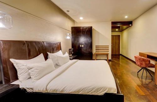 Thousand Lights West Hotel | HOTEL THE SLATE Near APOLLO HOSPITAL & US EMBASSY