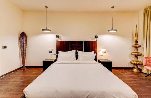 Thousand Lights West Hotel | HOTEL THE SLATE Near APOLLO HOSPITAL & US EMBASSY