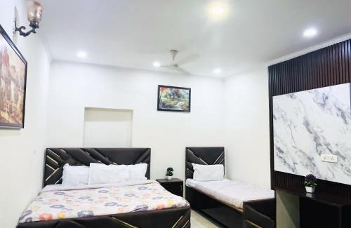 Patparganj Hotel | Hotel Tom & Jerry - Nizammudin Dargah