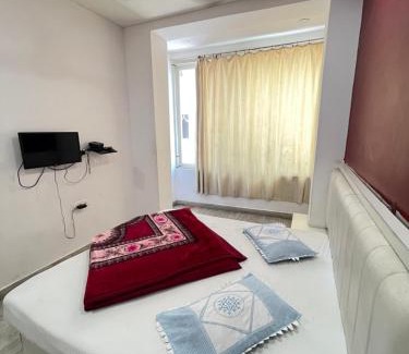 Nathdwara Hotel | Hotel vaishnavi - 200mtr From temple only 966o9o1oo6