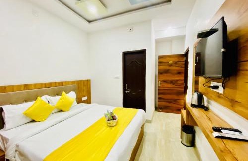 Udaipur District Hotel | Hotel Vallabh at Pichola Lake Nathi Ghat Brahmpole Udaipur