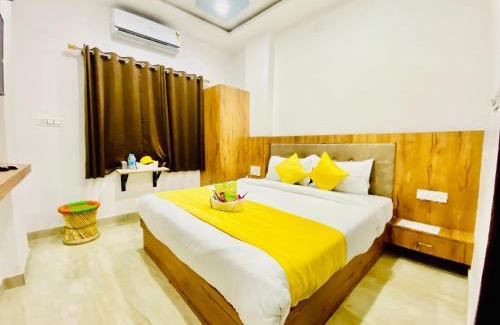 Udaipur District Hotel | Hotel Vallabh at Pichola Lake Nathi Ghat Brahmpole Udaipur