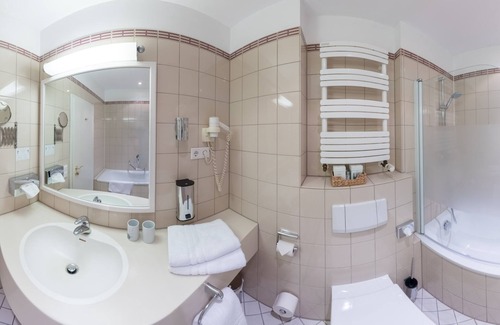 Lohausen Hotel | Hotel Villa im Park