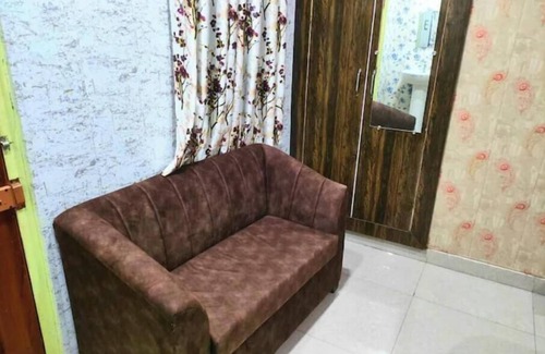 Gonda Apartment | Hotel White Stone Premium AC Room 3
