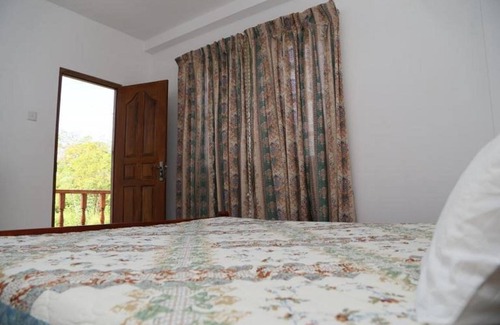Mahasenpura House | Hotel Whitehouse