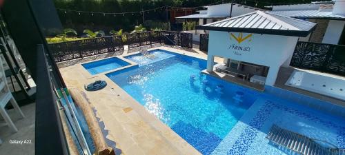 El Penol Hotel | Hotel y Cabañas Parinzzi
